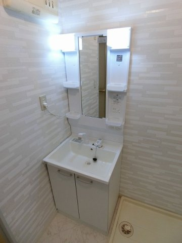 グリーンファミールの独立洗面台|写真は同建物の別部屋を参考に掲載しております。
