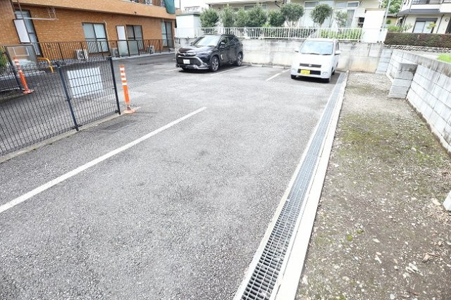 グリーンファミールの駐車場