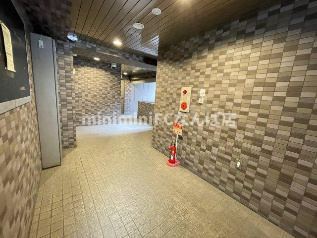 グラントピア新町のエントランス