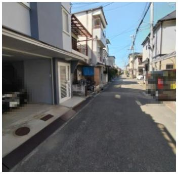 松原市天美我堂4丁目　中古戸建ての前面道路含む現地写真
