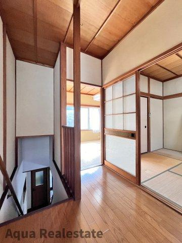 高松市上福岡戸建ての内装|内装は落ち着いています
