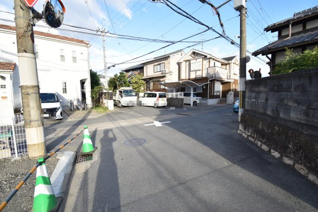 羽束師鴨川町　月極駐車場の周辺