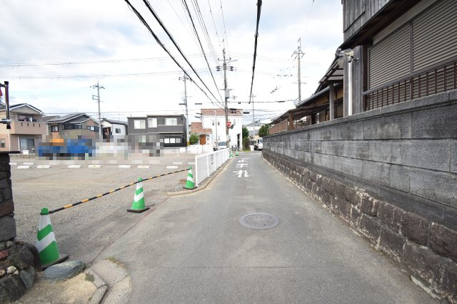羽束師鴨川町　月極駐車場の周辺