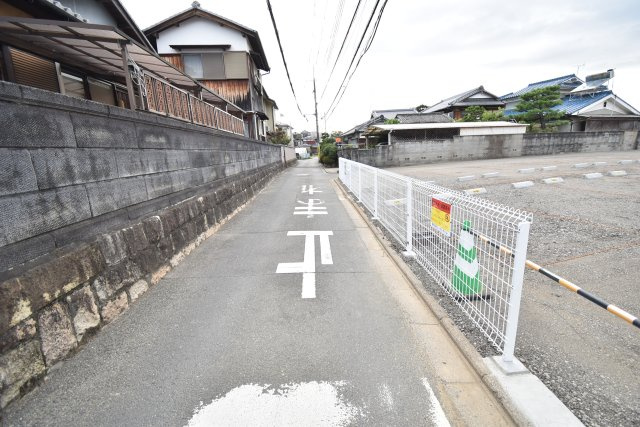 羽束師鴨川町　月極駐車場の周辺
