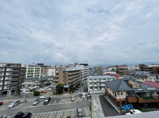 【展望】 | 幅が広く陽当り7階建てマンションの6階部分なので開けた眺望を楽しめます。高層階からの景色はこのお部屋の特権です♪