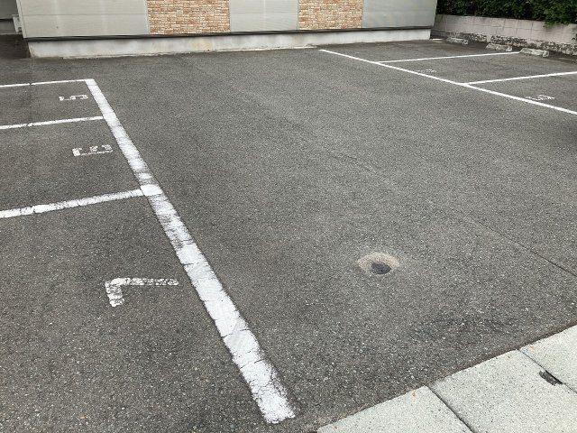 クレールⅦの駐車場