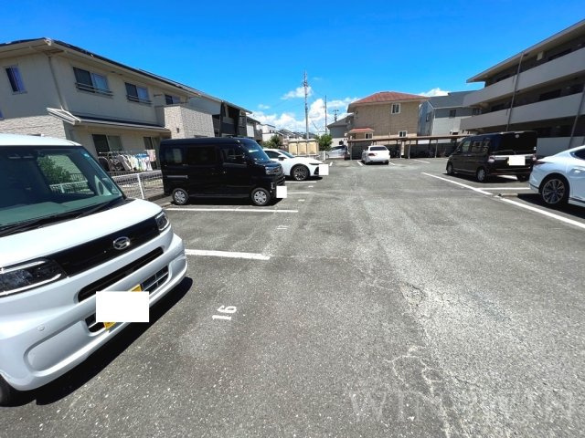 ウィンフィールド曙の駐車場