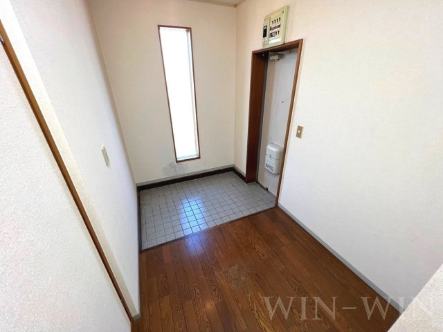 山田共同住宅の玄関