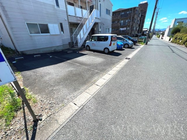 山田共同住宅の駐車場