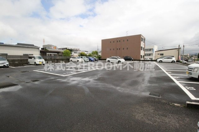 ロワイヤルヒルズ都城の駐車場|駐車場があります