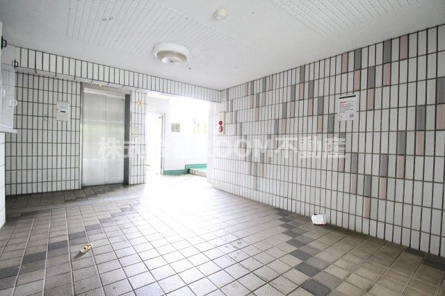 ロワイヤルヒルズ都城のエントランス|建物の内部です