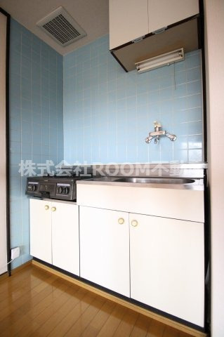 ロワイヤルヒルズ都城のキッチン|コンパクトなキッチンで掃除もラクラク