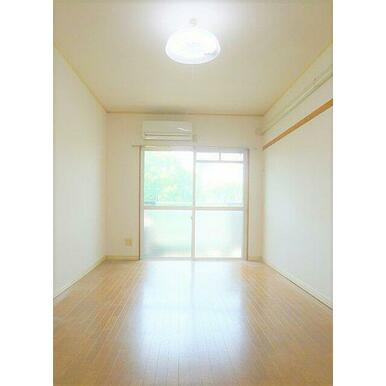 【居間・リビング】 | ファミール千本杉 | おしゃれな居間です