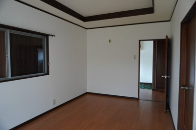 【洋室】 | 今村北4丁目貸家 | 落ち着いた色調の洋室です