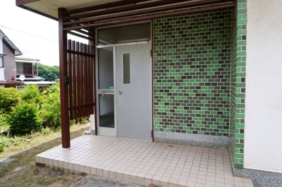 【玄関】 | 今村北4丁目貸家 | 玄関前