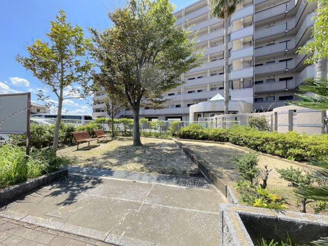 アンピール海の中道の周辺