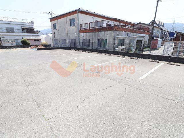 セジュール楠の駐車場|駐車場があるので、車を買う予定の方も安心です