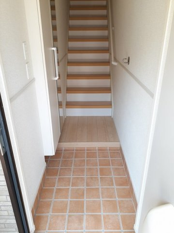 メゾン・フェリシテ　Ｉの玄関|収納もある玄関です