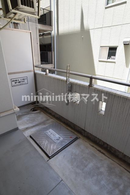 インベスト北梅田のバルコニー