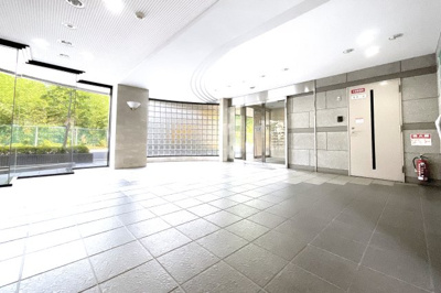 【エントランス】 | グラン・コート宇治東 | 【エントランス】広々とした清潔感のあるエントランスです。