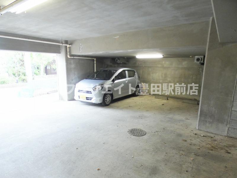 小宮キザキコーポの駐車場