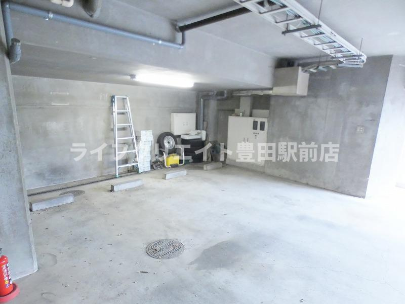 小宮キザキコーポの駐車場