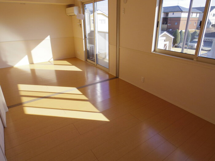 トレジャーズの居間・リビング|室内全景