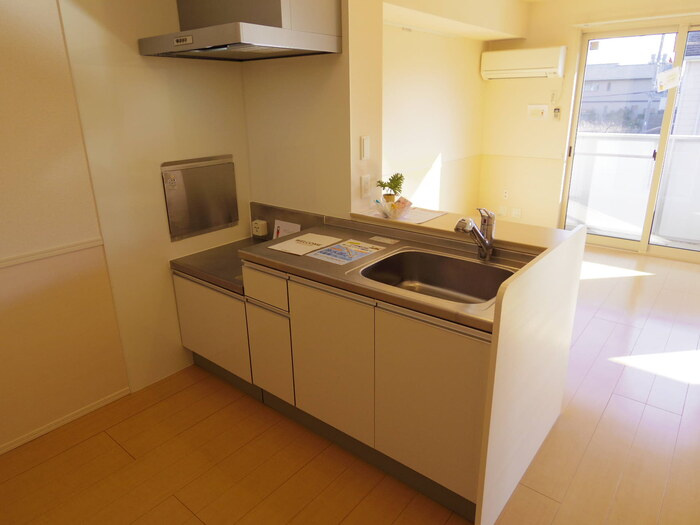 トレジャーズのキッチン|カウンターキッチン(IH対応ｺﾝｾﾝﾄ付き)