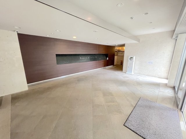 アンピール諸岡Ⅱのエントランス