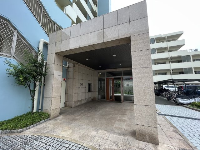 アンピール諸岡Ⅱのエントランス