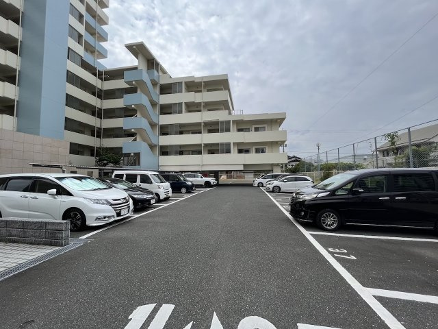アンピール諸岡Ⅱの駐車場