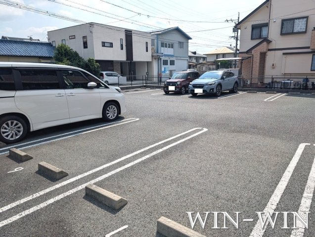 レ・セーナの駐車場