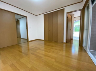 【洋室】 | 平塚市河内 中古戸建て | 1階西側洋室 8条