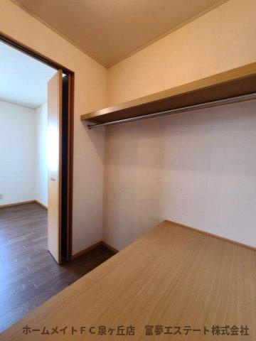 【収納】 | セレノ高石 | ウォークインクロゼットの中から