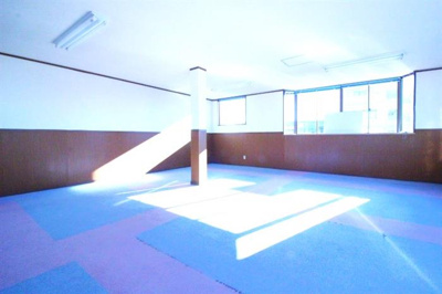 【居間・リビング】 | 羽成工務店テナントⅡ | 事務所内