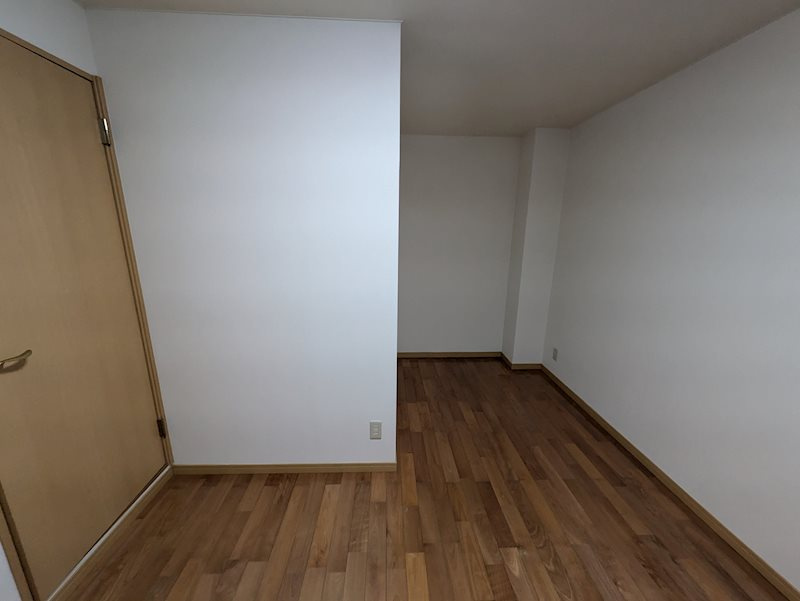 アルカス千本通の洋室