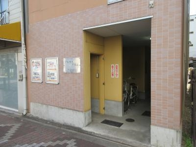 アルカス千本通のエントランス