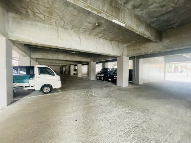 友禅ハイツの駐車場