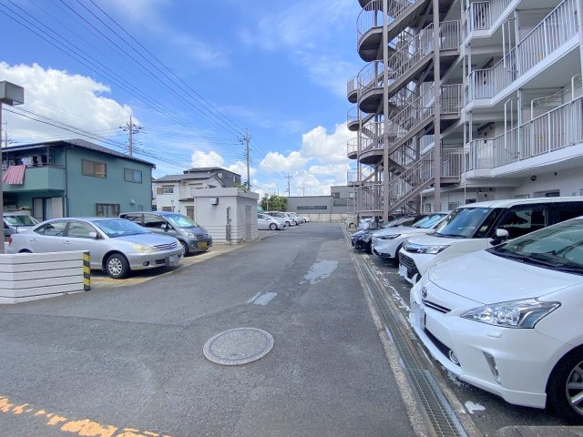 グリーンパーク三郷早稲田の駐車場|平置き駐車場