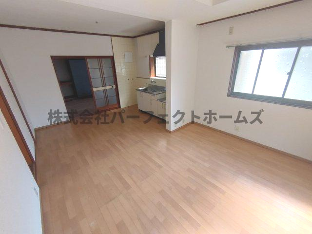 南中振1丁目戸建　賃貸の居間・リビング|ゆったりとしたリビングです