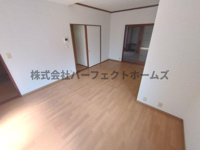 南中振1丁目戸建　賃貸の居間・リビング|ゆったりとした居間です