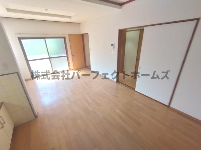 南中振1丁目戸建　賃貸の居間・リビング|使いやすい居間です