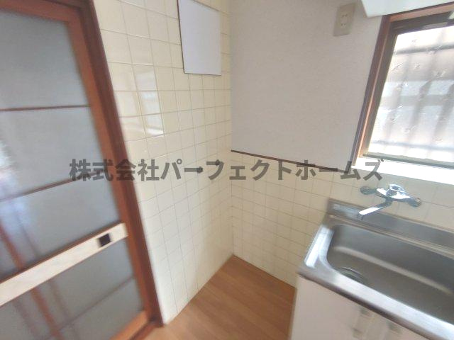 南中振1丁目戸建　賃貸のその他|冷蔵庫置場です