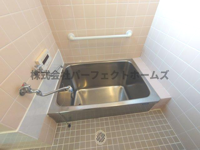 南中振1丁目戸建　賃貸の浴室|きれいなお風呂です