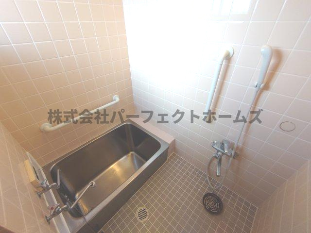 南中振1丁目戸建　賃貸の浴室|落ち着いた空間のお風呂です