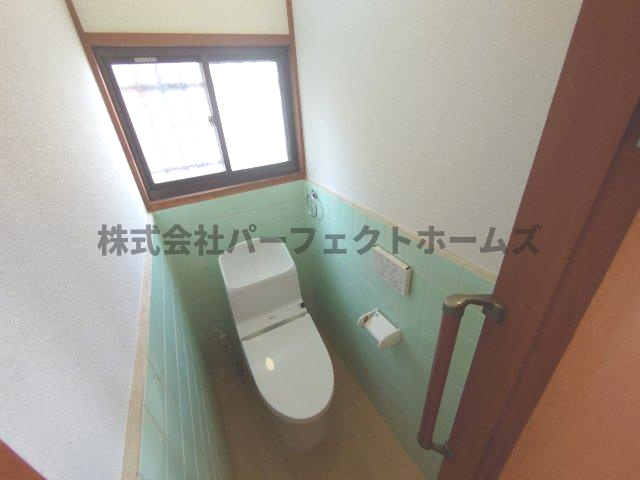 南中振1丁目戸建　賃貸のトイレ|落ち着いたトイレです