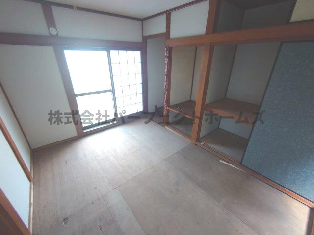 南中振1丁目戸建　賃貸の和室|柔らかい畳が心地よい和室