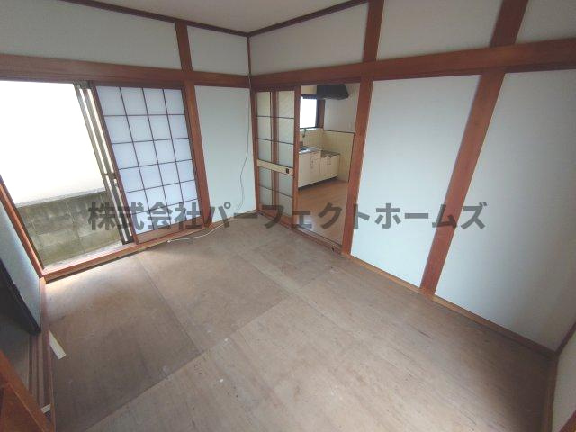 南中振1丁目戸建　賃貸の和室|畳の上でゆっくりとくつろげる和室です
