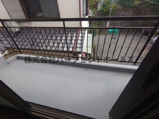 南中振1丁目戸建　賃貸のバルコニー|バルコニーからの眺めを楽しみながら食事をしませんか