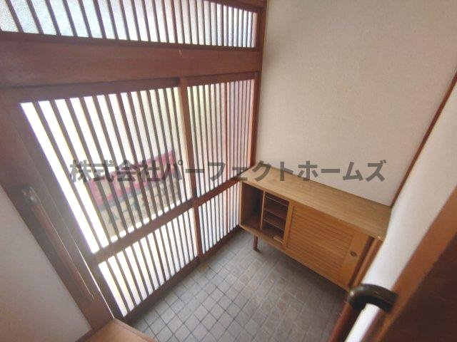 南中振1丁目戸建　賃貸の玄関|ゆったりとした玄関です